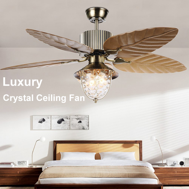 Ventilatore da soffitto decorativo leggero in palma fantasia fantasia per interni su misura da 48 pollici in ABS con luce a LED